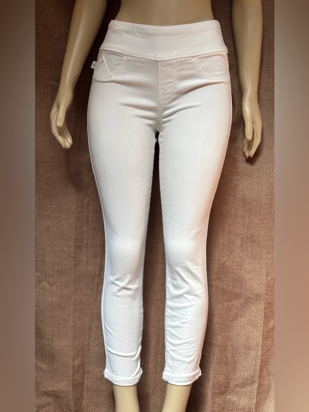 Rock & Republic White Denim Pull-On Fever Jeans